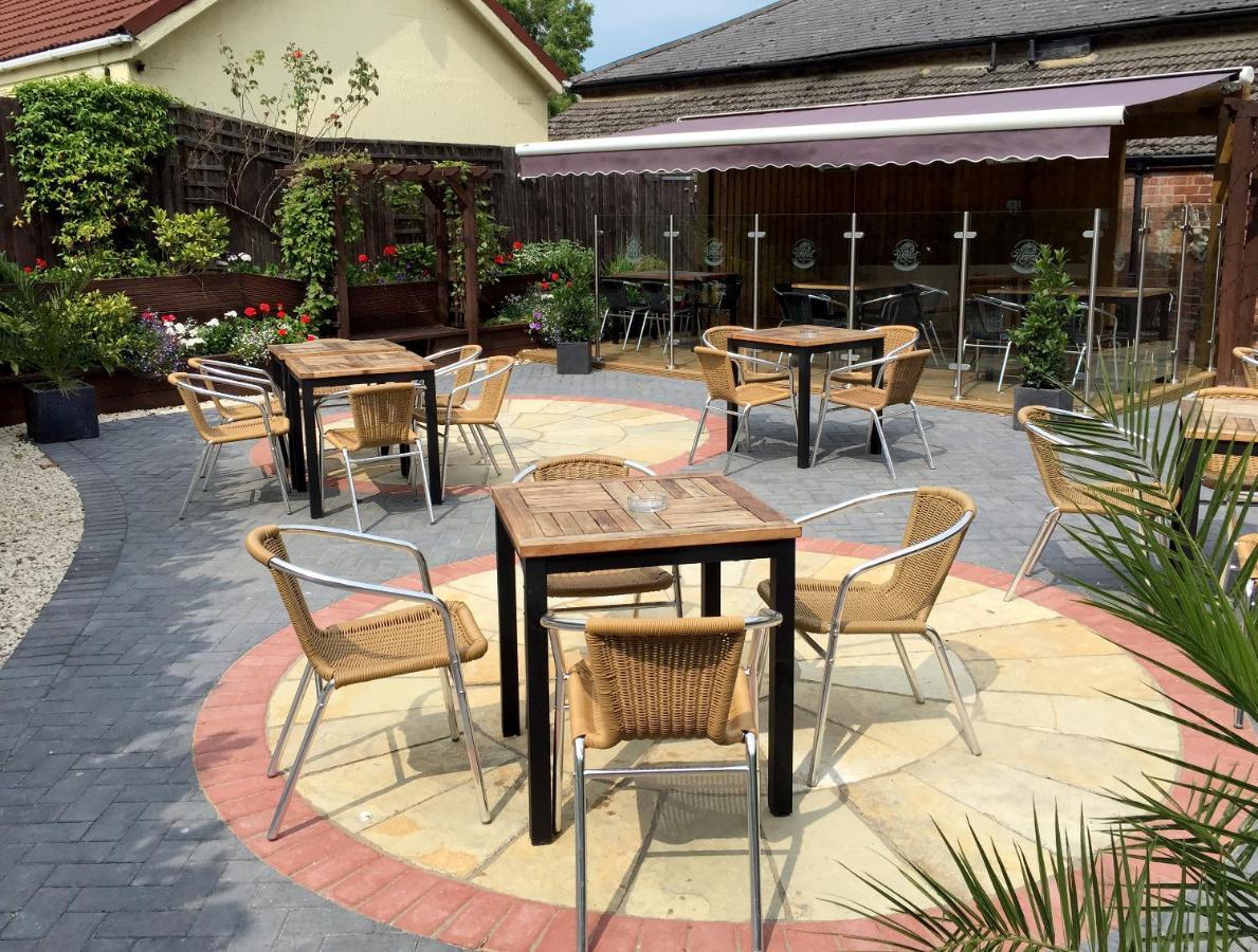The Walnut Tree Inn Blisworth Exterior foto